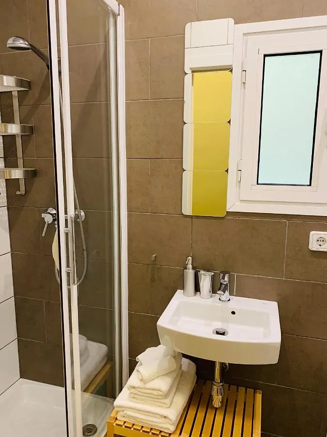 Appartamento APTBCN Super Balmes Guest House Barcellona